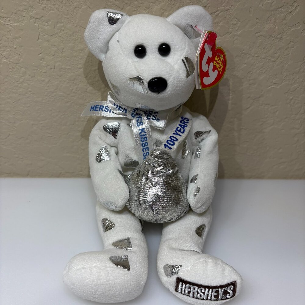 TY 2007 WHITE BEANIE BEAR 100TH HERSHEYS KISSES WITH SILVER KISSES ON IT